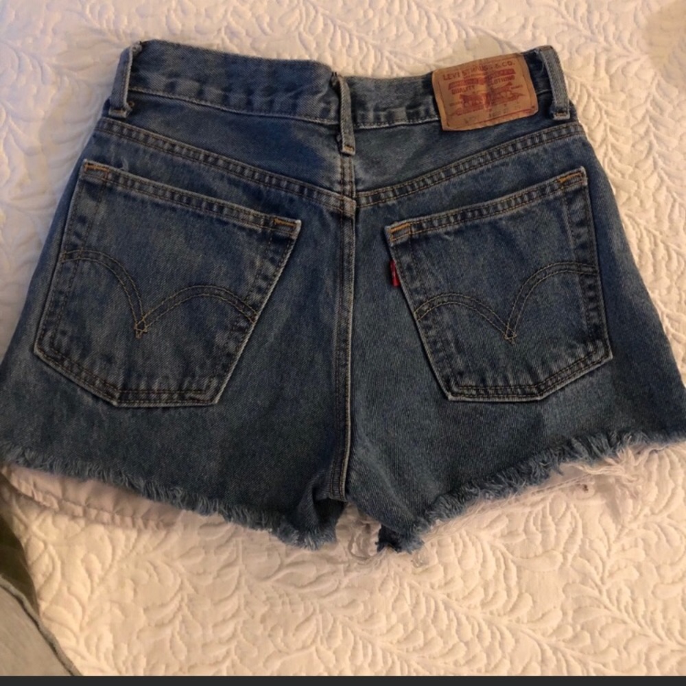 Levi distressed 550 shorts